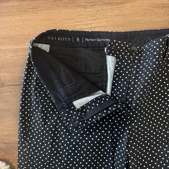 Talbots Perfect Skimmer Pants in Black with White Polka Dots. Size 8 - Picture 4 of 5